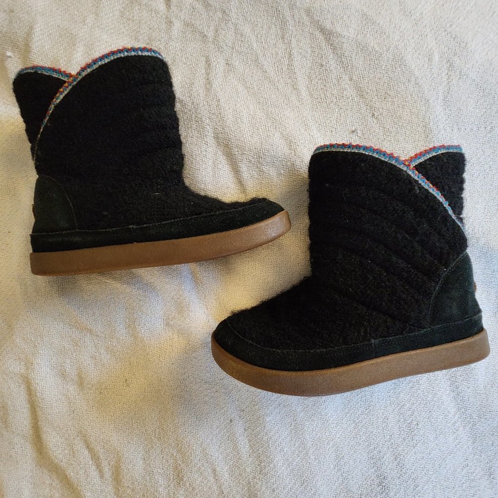 Sanuk Black Ankle Boots with Brown Sole